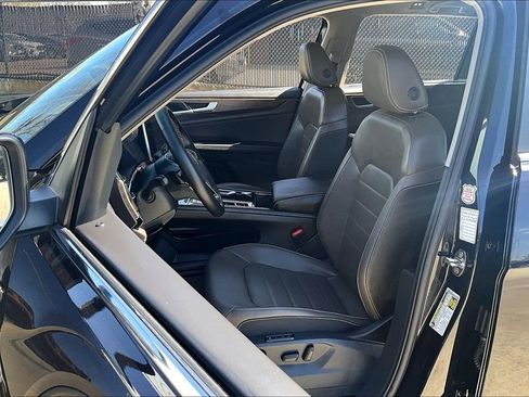 Used 2025 Volkswagen Atlas SEL image 32