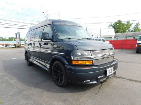 Used 2018 Chevrolet Express 2500 w/ Enhanced Convenience Package RWD image 2