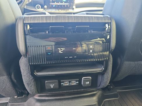 Used 2022 Jeep Wagoneer Series II AWD/4WD image 16