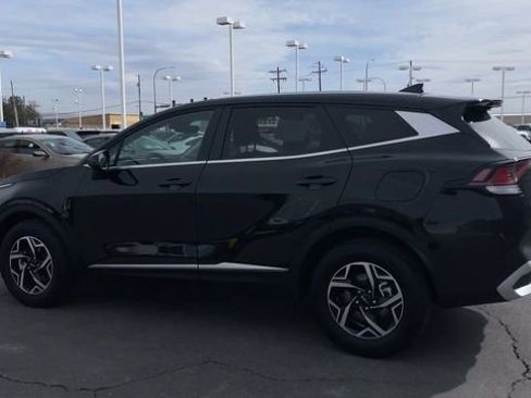 Used 2025 Kia Sportage LX image 7