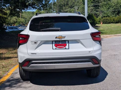 New 2026 Chevrolet Trax LT w/ Sunroof Package FWD image 3