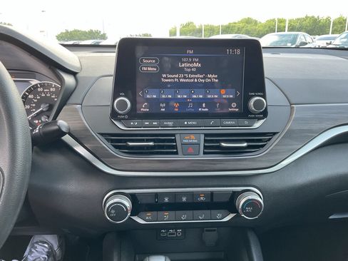 Used 2025 Nissan Altima 2.5 SV FWD image 22