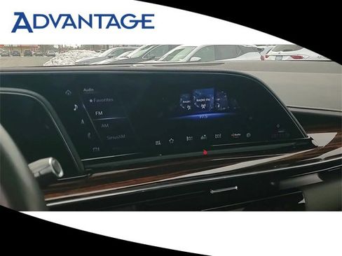 Used 2022 Cadillac Escalade Premium Luxury image 19