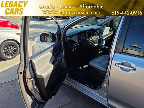 Used 2017 Toyota Sienna Limited Premium image 54