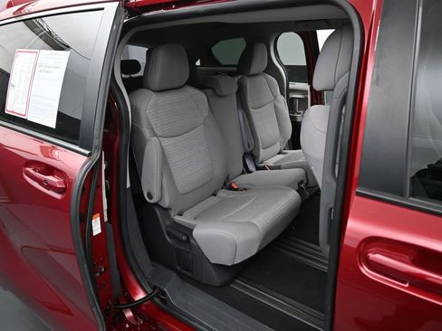 Certified 2022 Toyota Sienna LE FWD image 29
