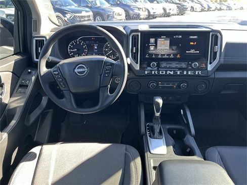 Used 2025 Nissan Frontier SV image 15