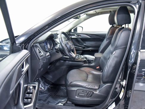 Used 2019 MAZDA CX-9 Touring w/ Touring Premium Package image 2