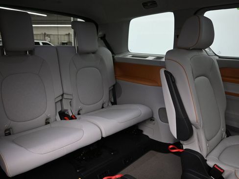 New 2025 Volkswagen ID. Buzz 1st Edition image 9