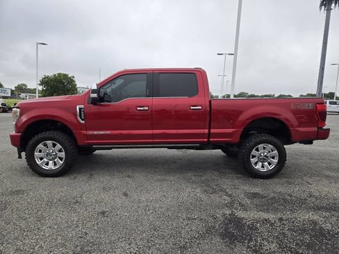 Certified 2022 Ford F250 Platinum w/ FX4 Off-Road Package AWD/4WD image 4