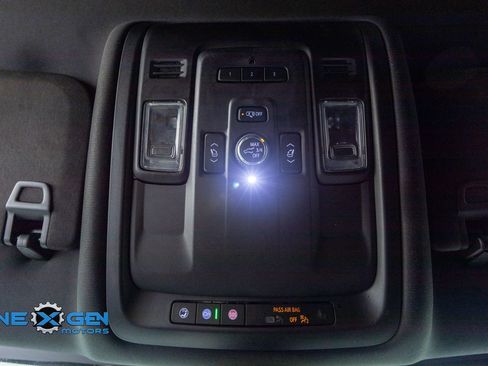 Used 2022 Chevrolet Tahoe Z71 w/ Luxury Package image 19