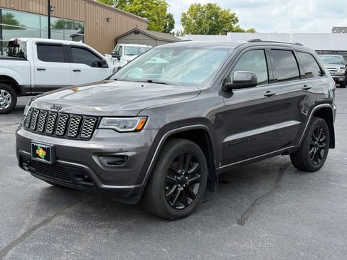 Used 2020 Jeep Grand Cherokee Altitude AWD/4WD image 4
