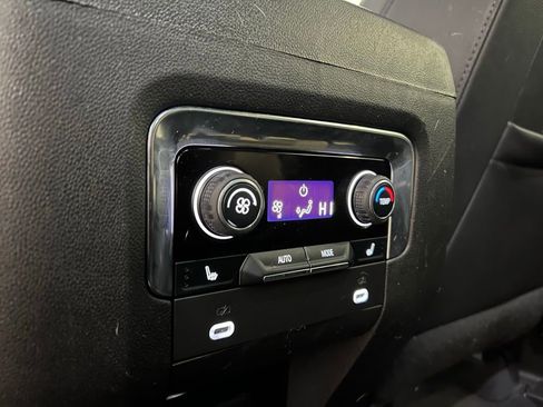 Used 2022 Chevrolet Tahoe LT w/ Luxury Package image 19