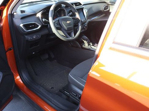 Used 2022 Chevrolet TrailBlazer LT w/ Sun and Liftgate Package AWD/4WD image 9