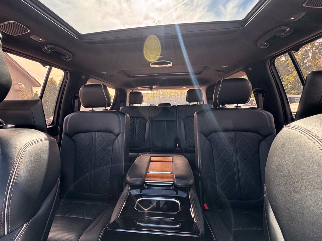 Used 2022 Jeep Grand Wagoneer Series III w/ Rear-Seat Entertainment Group AWD/4WD image 22