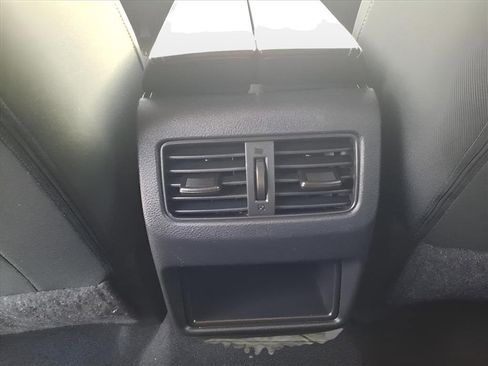 Used 2023 Nissan Rogue S image 19