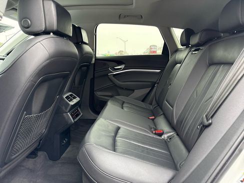 Used 2022 Audi e-tron Premium w/ Convenience Plus Package image 26