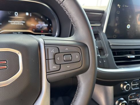 Used 2024 GMC Yukon SLT w/ SLT Luxury Package AWD/4WD image 28