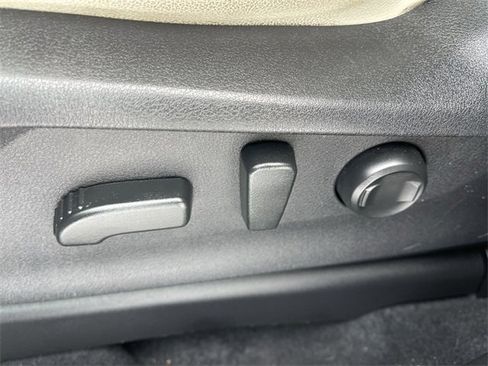 Used 2021 Subaru Ascent Limited w/ Technology Package image 12