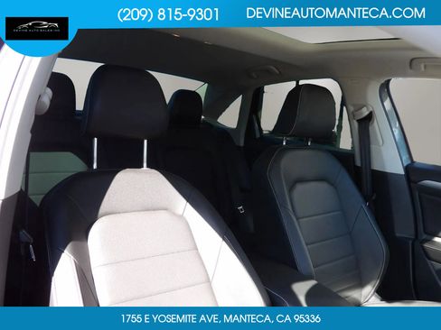 Used 2024 Volkswagen Jetta SE w/ Panoramic Sunroof Package image 7