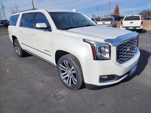 Used 2019 GMC Yukon XL Denali w/ Denali Ultimate Package image 3