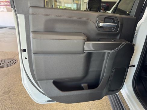 Used 2023 GMC Sierra 2500 AT4 AWD/4WD image 11