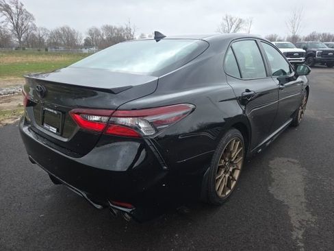 Used 2023 Toyota Camry SE w/ Convenience Package FWD image 3
