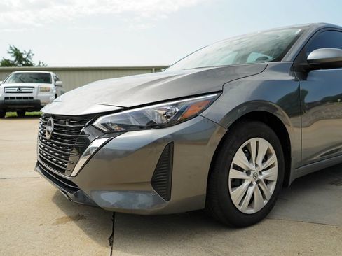 Used 2025 Nissan Sentra S FWD image 17