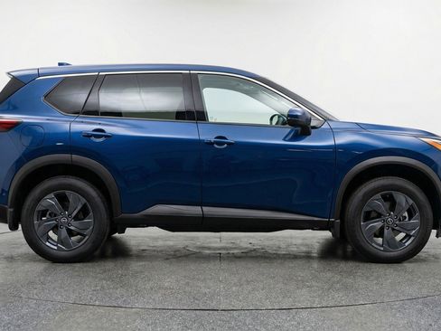 Used 2025 Nissan Rogue SV image 11