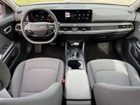Used 2025 Kia K4 LXS image 9