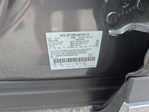 Used 2024 Ford Explorer XLT image 38