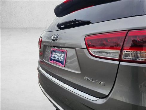 Used 2017 Kia Sorento SX image 12