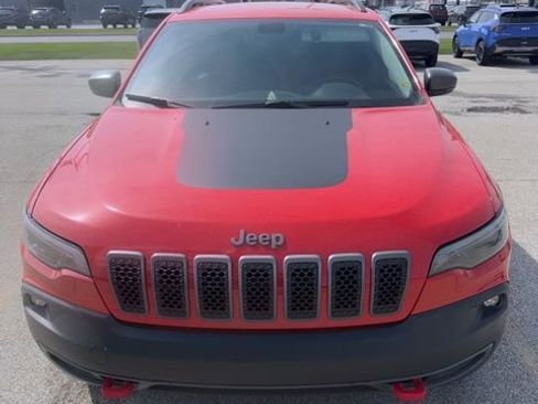 Used 2019 Jeep Cherokee Trailhawk w/ Cold Weather Group AWD/4WD image 2