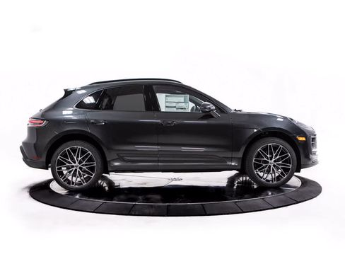 Certified 2026 Porsche Macan AWD/4WD image 8