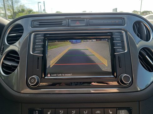 Used 2017 Volkswagen Tiguan SEL image 34