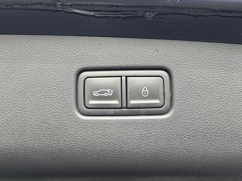 Used 2025 Genesis GV70 2.5T AWD/4WD image 16