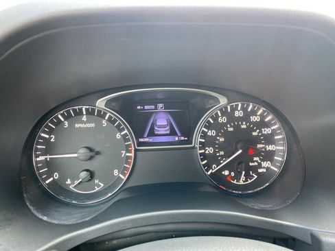 Used 2016 Nissan Pathfinder SV image 9