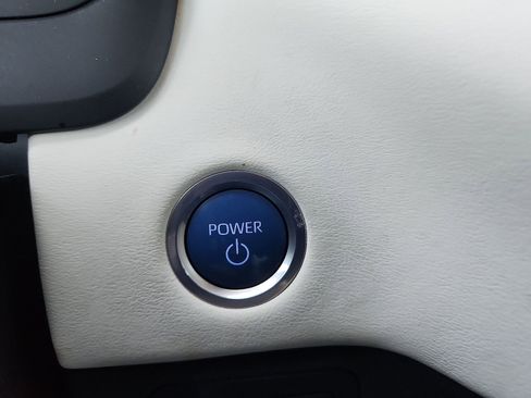 Used 2023 Toyota Sequoia Capstone AWD/4WD image 15