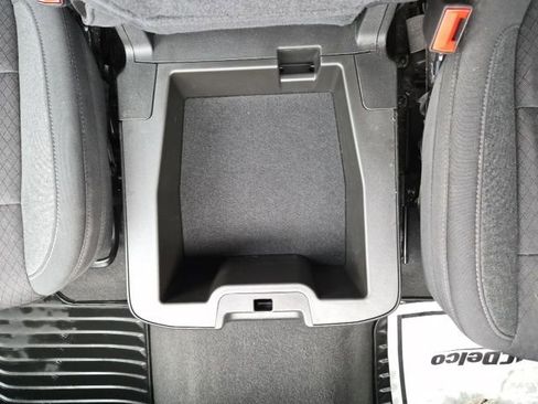 Used 2022 Chevrolet Silverado 1500 LT image 30