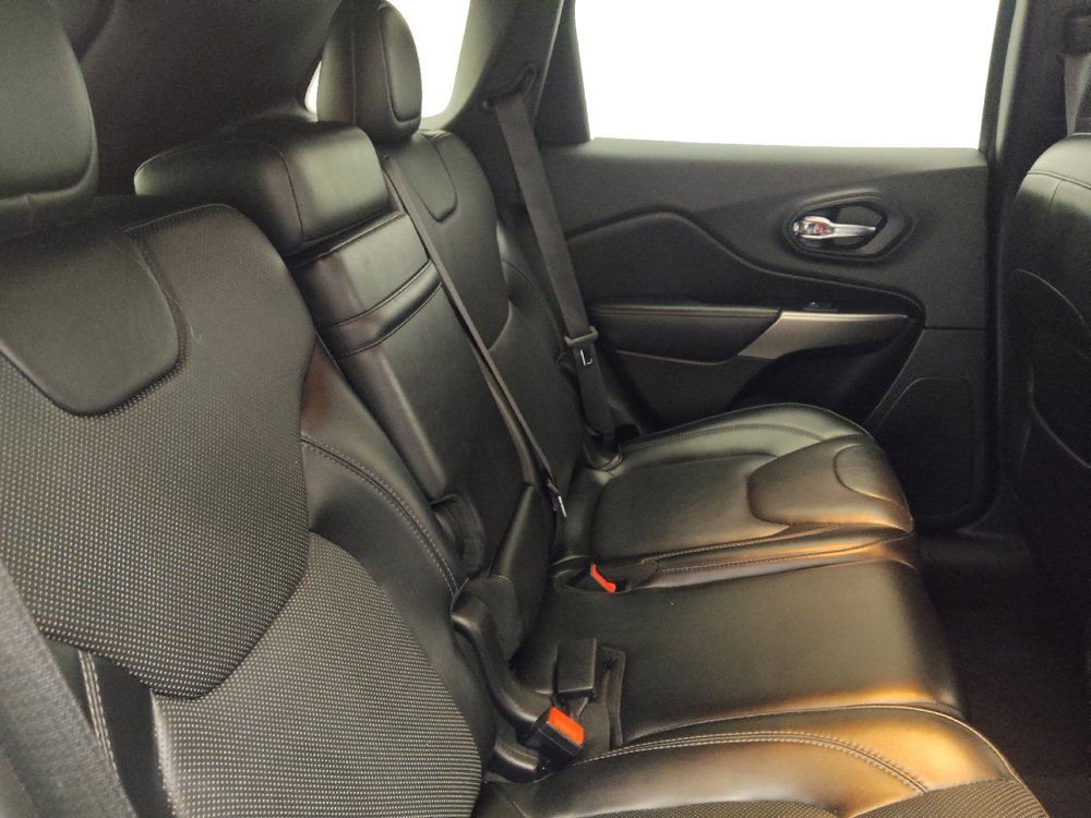 Used 2019 Jeep Cherokee High Altitude FWD image 19