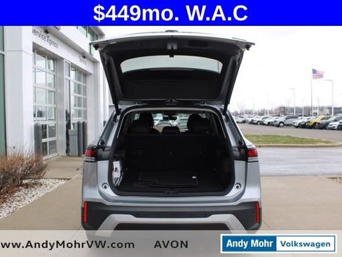 Used 2025 Volkswagen Tiguan SE AWD/4WD image 9