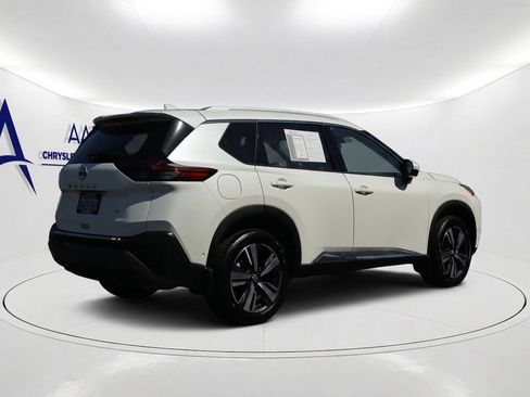 Used 2023 Nissan Rogue SL w/ SL Premium Package FWD image 4