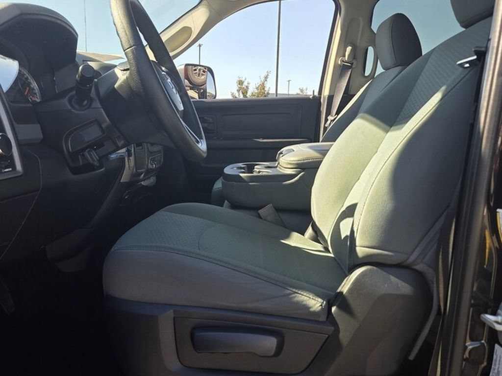 Used 2016 RAM 3500 Tradesman w/ Chrome Appearance Group RWD image 3