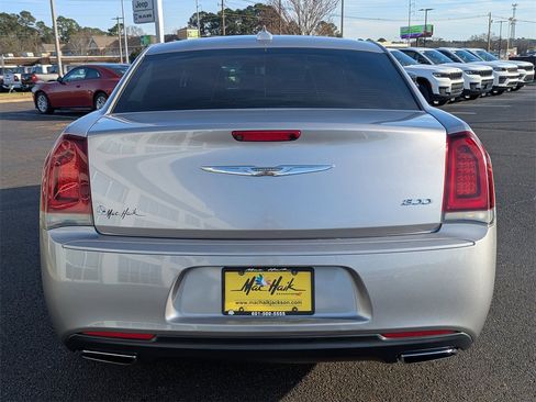 Used 2018 Chrysler 300 Touring w/ Sport Appearance Package image 5