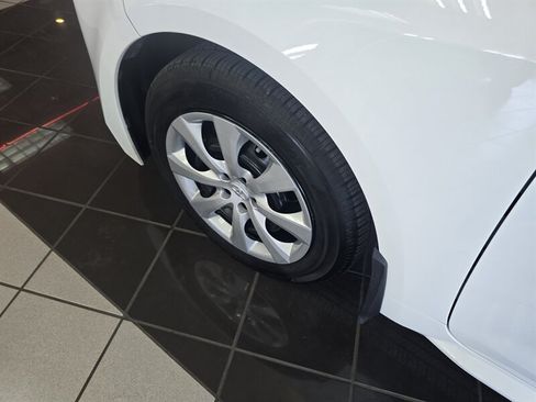 Used 2022 Toyota Corolla LE FWD image 30