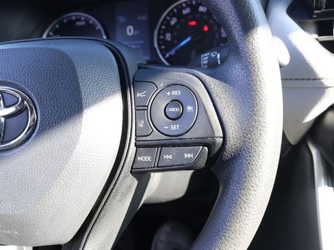 Used 2022 Toyota RAV4 XLE image 28