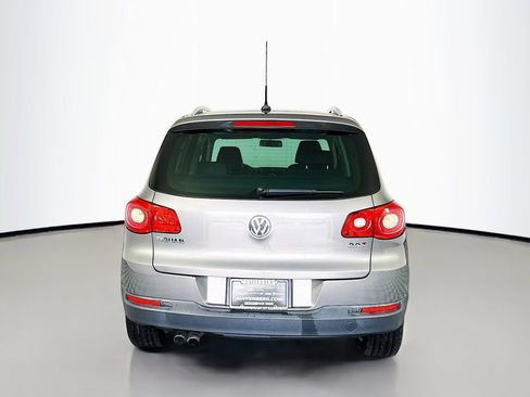Used 2011 Volkswagen Tiguan SE image 6