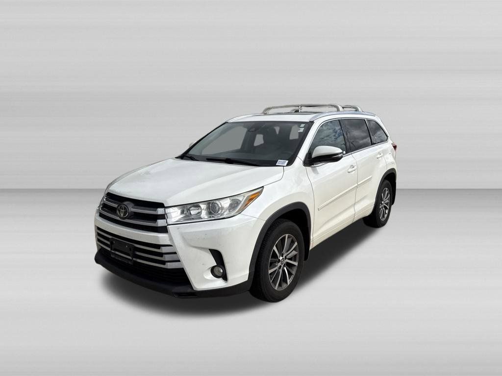 Used 2017 Toyota Highlander XLE AWD/4WD image 11
