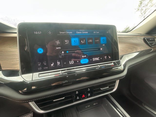 Used 2025 Volkswagen Atlas SE FWD image 27