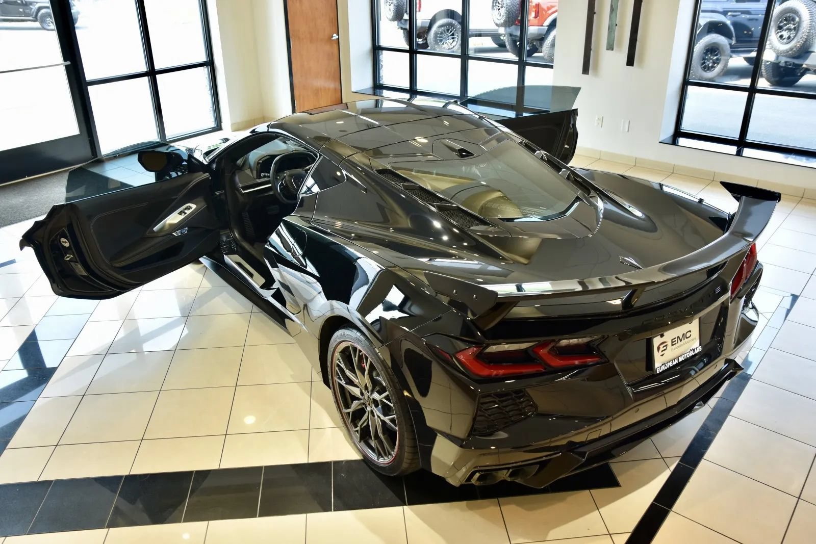 Used 2025 Chevrolet Corvette Stingray Coupe w/ 1LT RWD image 8