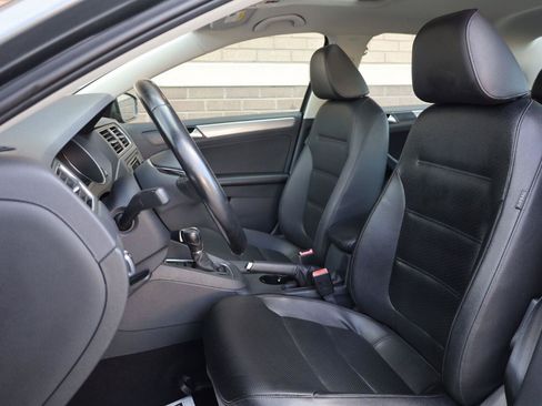 Used 2017 Volkswagen Jetta SE FWD image 16